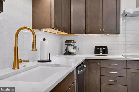 Kitchen - 6053 Cobblestone, Marshall, VA 20115 photo 5 of 5