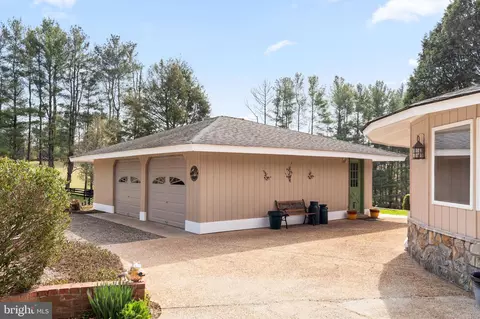 10803 Crest Hill Rd, Marshall, VA 20115 photo 5
