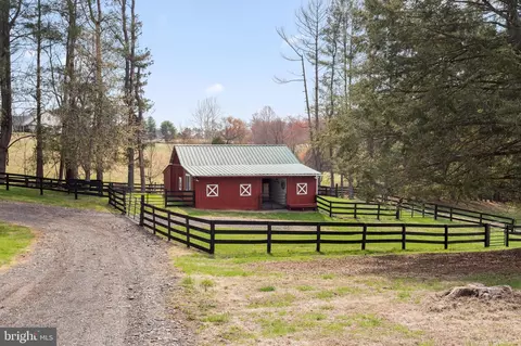 10803 Crest Hill Rd, Marshall, VA 20115 photo 2