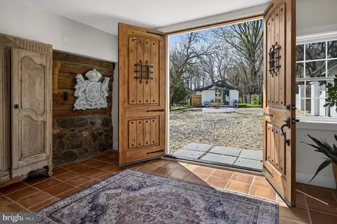 Entry Way - 4094 Whiting Rd, Marshall, VA 20115 photo 1 of 5
