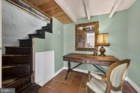 Entry Way - 4094 Whiting Rd, Marshall, VA 20115 photo 2 of 5