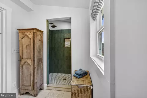Entry Way - 4094 Whiting Rd, Marshall, VA 20115 photo 3 of 5