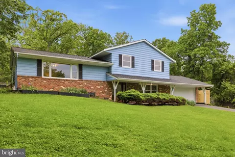 7338 Stuart Cir, Warrenton, VA 20187