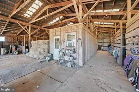 Entry Way - 2517 Five Points Rd, Marshall, VA 20115 photo 13 of 14