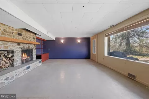Living - 2517 Five Points Rd, Marshall, VA 20115 photo 19 of 24