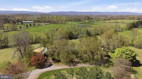 View/Area - 2517 Five Points Rd, Marshall, VA 20115 photo 2 of 12