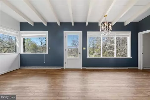 Living - 2517 Five Points Rd, Marshall, VA 20115 photo 6 of 24