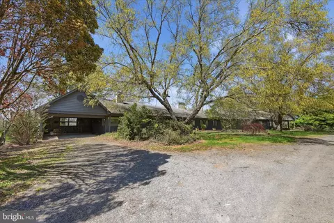 Exterior - 2517 Five Points Rd, Marshall, VA 20115 photo 2 of 22