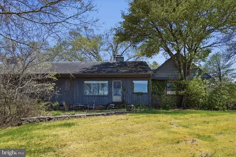 Exterior - 2517 Five Points Rd, Marshall, VA 20115 photo 17 of 22
