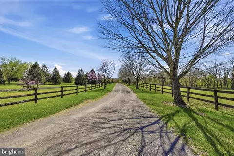 Entry Way - 2517 Five Points Rd, Marshall, VA 20115 photo 14 of 14