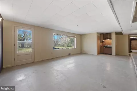 Living - 2517 Five Points Rd, Marshall, VA 20115 photo 22 of 24