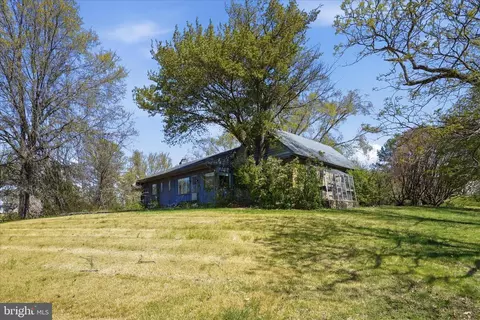 Exterior - 2517 Five Points Rd, Marshall, VA 20115 photo 16 of 22
