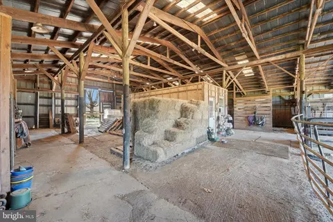 Entry Way - 2517 Five Points Rd, Marshall, VA 20115 photo 12 of 14