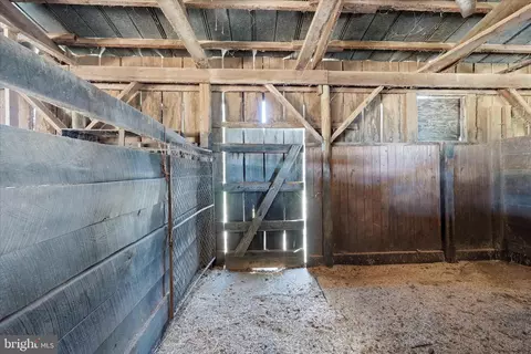 Entry Way - 2517 Five Points Rd, Marshall, VA 20115 photo 10 of 14