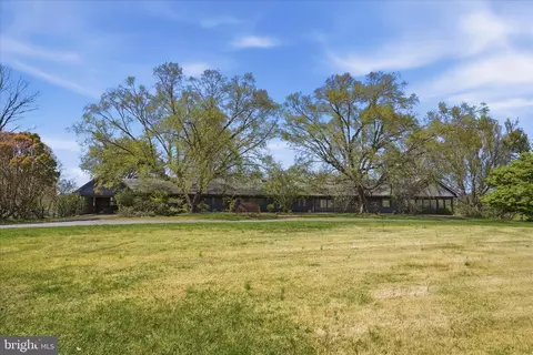 2517 Five Points Rd, Marshall, VA 20115