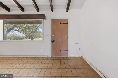 Entry Way - 2517 Five Points Rd, Marshall, VA 20115 photo 4 of 14