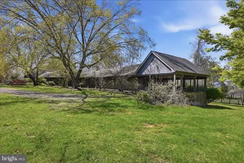 Exterior - 2517 Five Points Rd, Marshall, VA 20115 photo 5 of 22