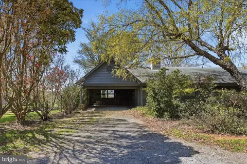 Exterior - 2517 Five Points Rd, Marshall, VA 20115 photo 1 of 22