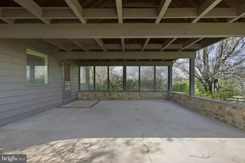 Exterior - 2517 Five Points Rd, Marshall, VA 20115 photo 6 of 22