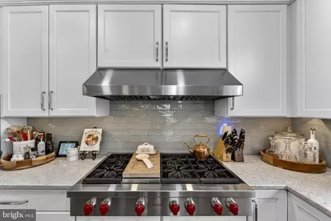 Kitchen - 6165 Mint Springs Dr, Warrenton, VA 20187 photo 4 of 7