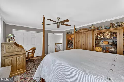 Bedroom - 6165 Mint Springs Dr, Warrenton, VA 20187 photo 5 of 11