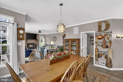 Dining - 6165 Mint Springs Dr, Warrenton, VA 20187 photo 4 of 4