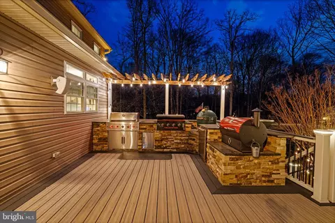 Exterior - 6165 Mint Springs Dr, Warrenton, VA 20187 photo 6 of 39