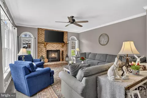 Living - 6165 Mint Springs Dr, Warrenton, VA 20187 photo 1 of 4
