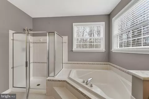 Bath - 6165 Mint Springs Dr, Warrenton, VA 20187 photo 2 of 6