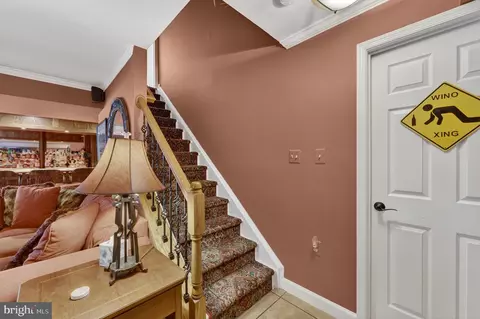 Entry Way - 6165 Mint Springs Dr, Warrenton, VA 20187 photo 8 of 12