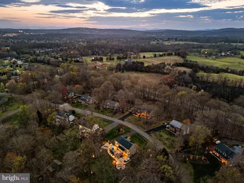 View/Area - 6165 Mint Springs Dr, Warrenton, VA 20187 photo 8 of 11