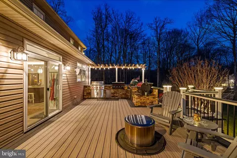 Exterior - 6165 Mint Springs Dr, Warrenton, VA 20187 photo 4 of 39