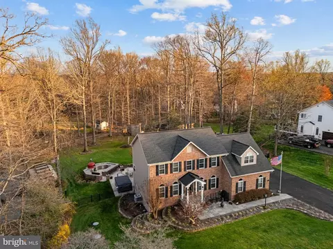 View/Area - 6165 Mint Springs Dr, Warrenton, VA 20187 photo 10 of 11