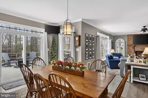 Dining - 6165 Mint Springs Dr, Warrenton, VA 20187 photo 2 of 4
