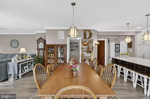 Dining - 6165 Mint Springs Dr, Warrenton, VA 20187 photo 3 of 4