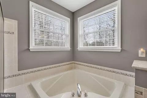 Bath - 6165 Mint Springs Dr, Warrenton, VA 20187 photo 1 of 6