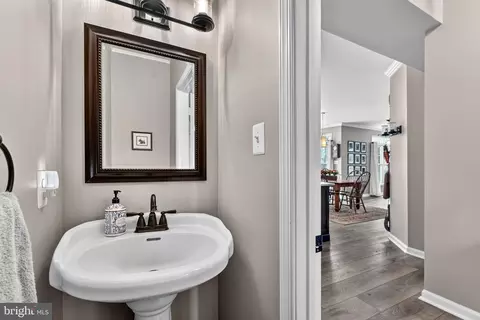Entry Way - 6165 Mint Springs Dr, Warrenton, VA 20187 photo 6 of 12