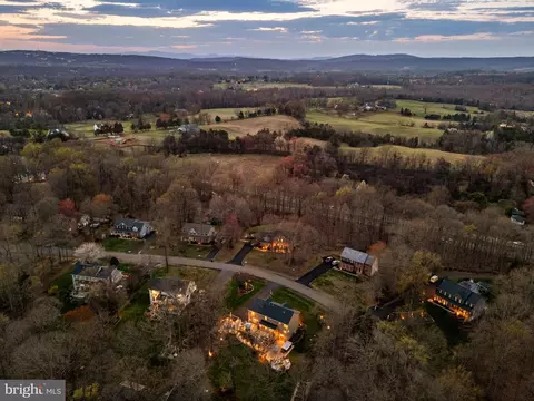 View/Area - 6165 Mint Springs Dr, Warrenton, VA 20187 photo 4 of 11