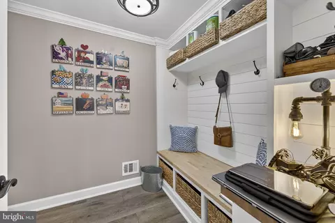 Entry Way - 6165 Mint Springs Dr, Warrenton, VA 20187 photo 4 of 12