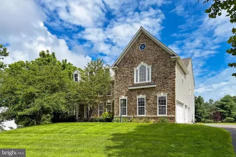 Exterior - 5548 Eiseley Ct, Warrenton, VA 20187 photo 2 of 8