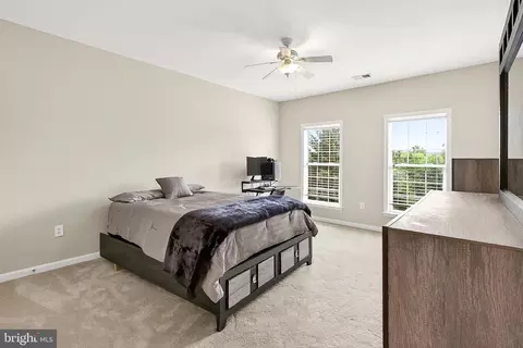 Bedroom - 5548 Eiseley Ct, Warrenton, VA 20187 photo 5 of 9
