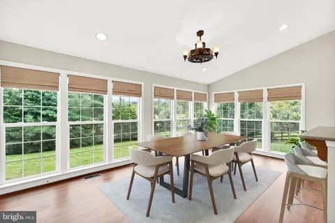 Dining - 5548 Eiseley Ct, Warrenton, VA 20187 photo 5 of 5