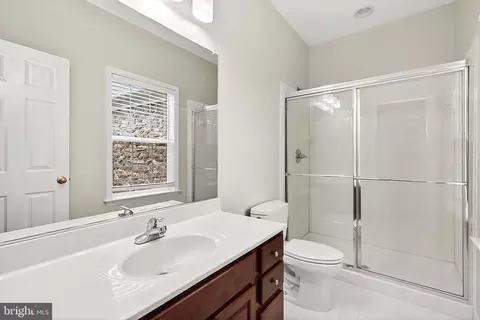 Bath - 5548 Eiseley Ct, Warrenton, VA 20187 photo 4 of 6