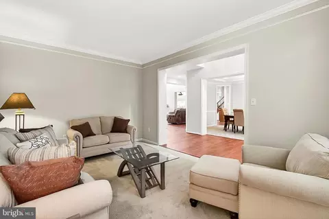 Living - 5548 Eiseley Ct, Warrenton, VA 20187 photo 5 of 9