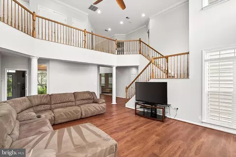 Living - 5548 Eiseley Ct, Warrenton, VA 20187 photo 8 of 9