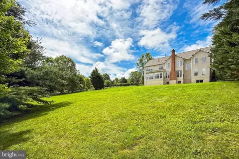 Exterior - 5548 Eiseley Ct, Warrenton, VA 20187 photo 5 of 8