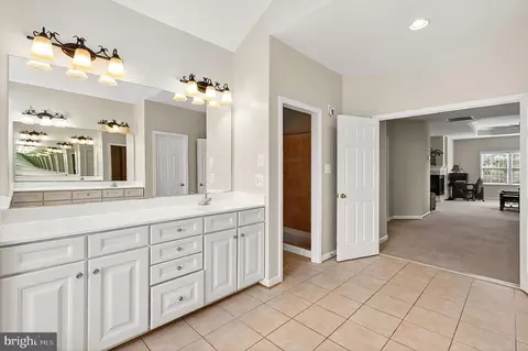 Entry Way - 5548 Eiseley Ct, Warrenton, VA 20187 photo 4 of 6