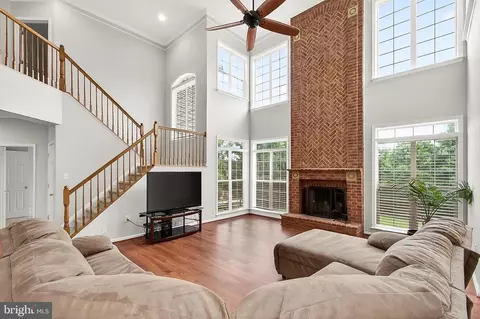 Living - 5548 Eiseley Ct, Warrenton, VA 20187 photo 7 of 9