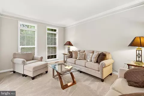 Living - 5548 Eiseley Ct, Warrenton, VA 20187 photo 3 of 9
