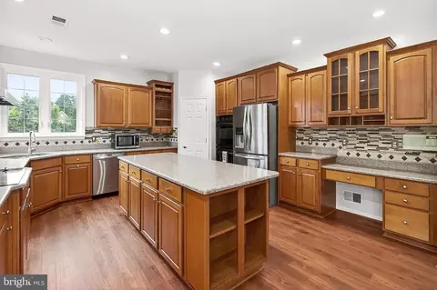 Kitchen - 5548 Eiseley Ct, Warrenton, VA 20187 photo 6 of 6